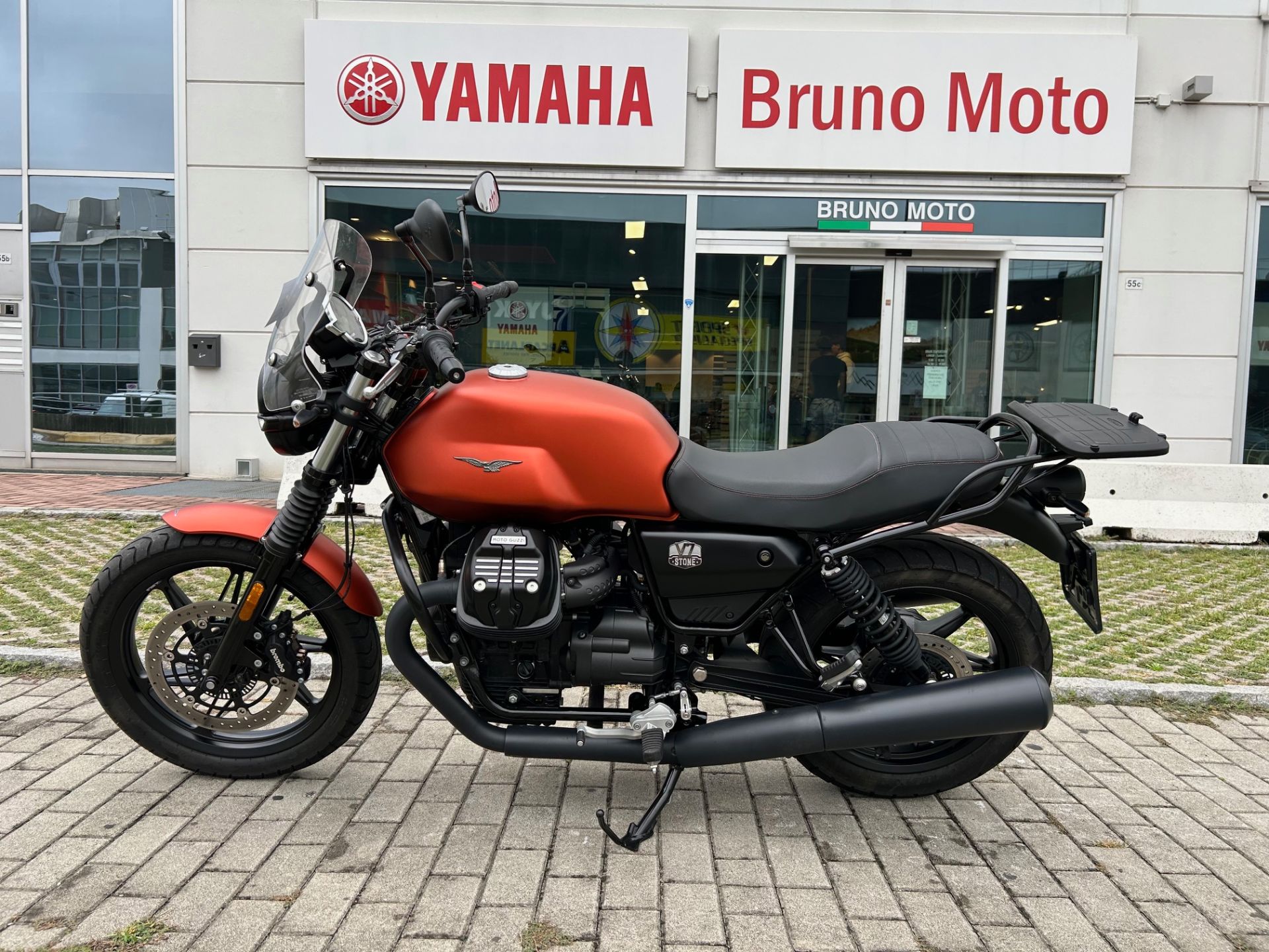 Moto Guzzi V7 Stone (2021 – 24)