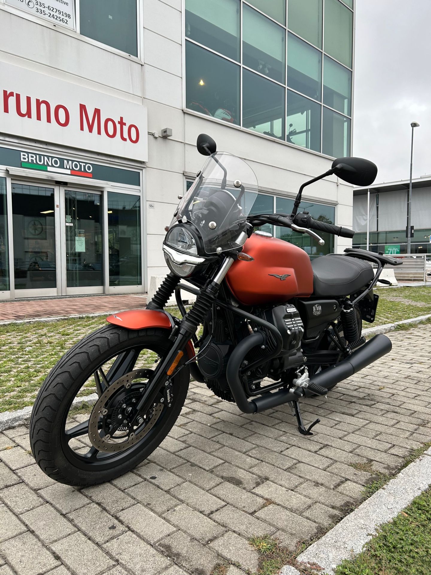 Moto Guzzi V7 Stone (2021 – 24)